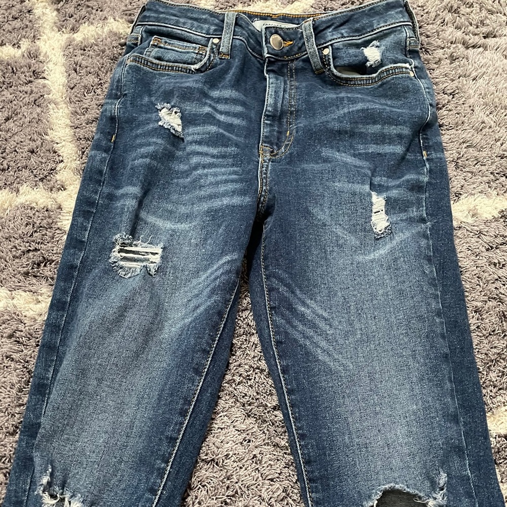 Forever 21 dark wash ripped skinny jeans